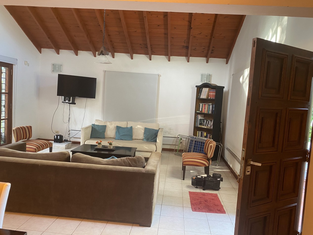 Casa Carilo con pileta en Venta OPORTUNIDAD