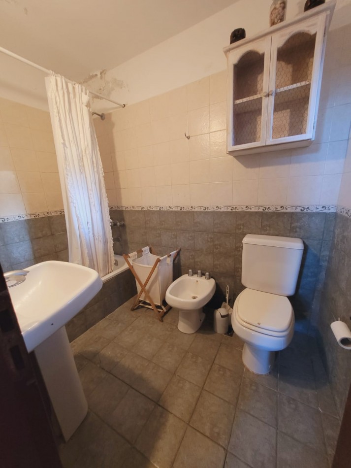 Casa 3 ambientes con Piscina - Ostende - A reciclar