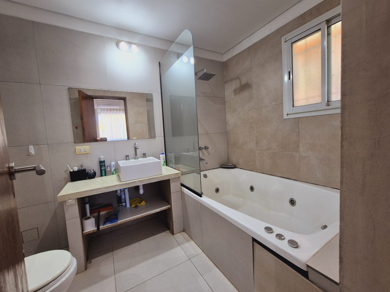 Venta de casa estilo moderno en Valeria del Mar