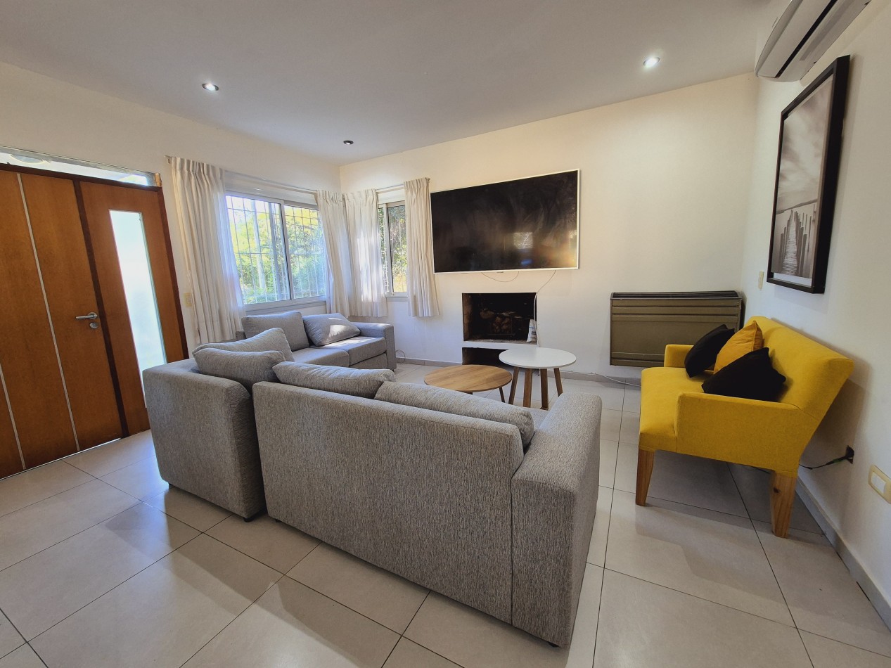 Venta de casa estilo moderno en Valeria del Mar