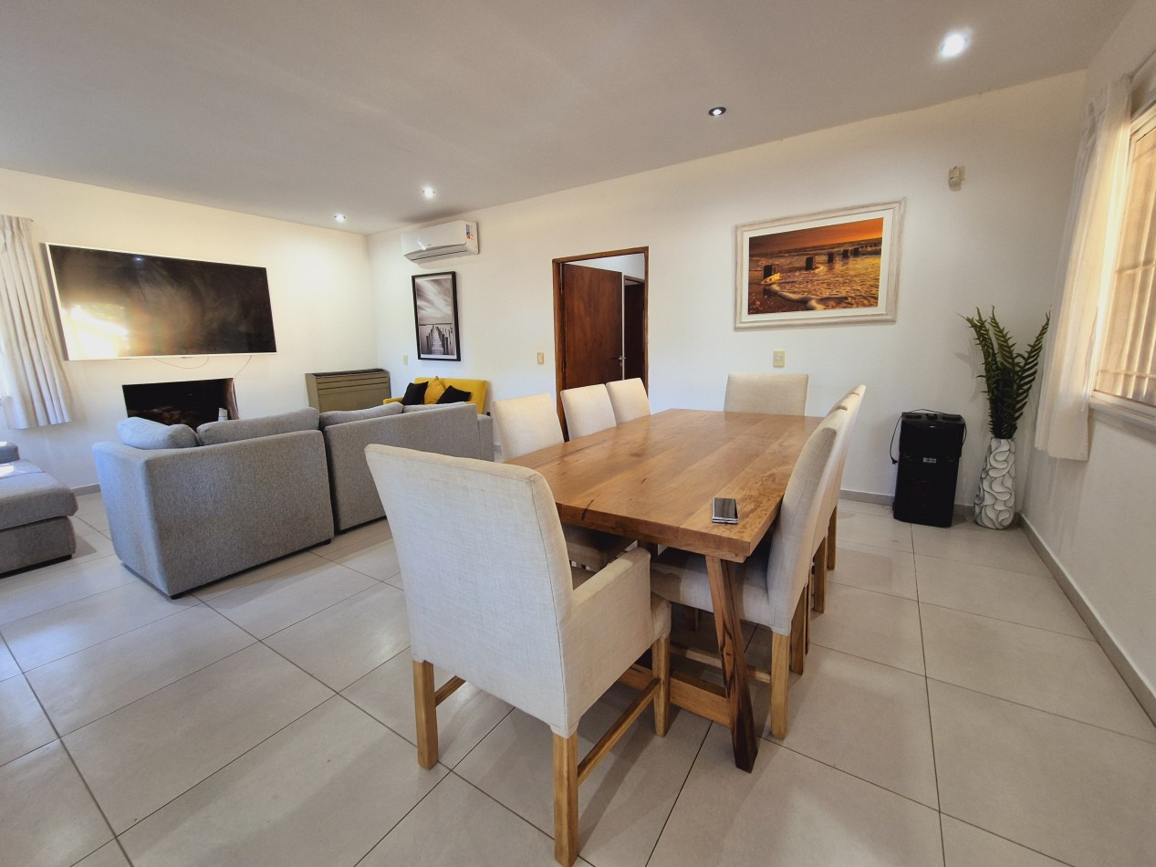 Venta de casa estilo moderno en Valeria del Mar