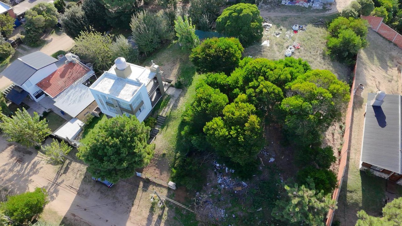 Oportunidad Unica en el Corazon de Villa Gesell - Lote Ideal para Desarrollo Residencial o Turistico