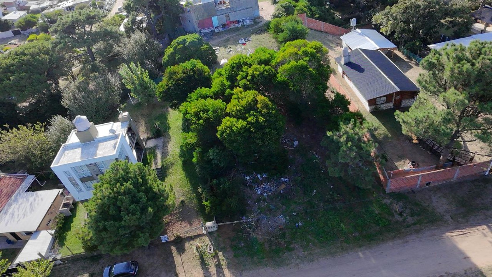 Oportunidad Unica en el Corazon de Villa Gesell - Lote Ideal para Desarrollo Residencial o Turistico