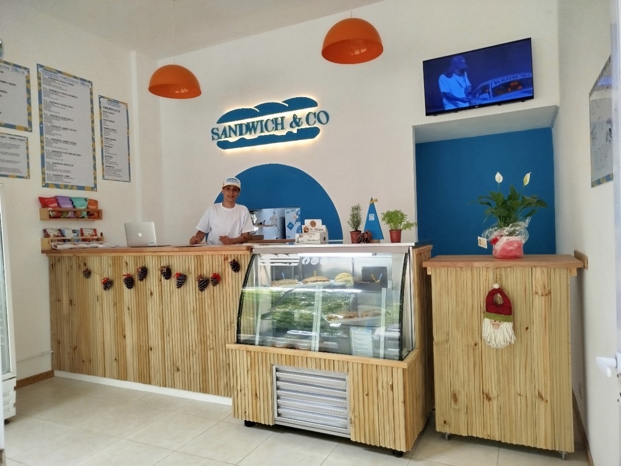 ¡Oportunidad unica en Mar Azul!  FONDO DE COMERCIO LISTO PARA ABRIR - HABILITACION VIGENTE