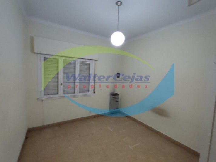 CASA 4 AMBIENTES - SOBRE LOTE MULTIFAMILIAR HOTELERO - GESELL CENTRO 