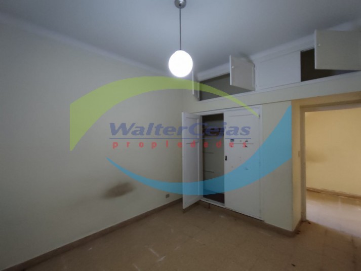 CASA 4 AMBIENTES - SOBRE LOTE MULTIFAMILIAR HOTELERO - GESELL CENTRO 