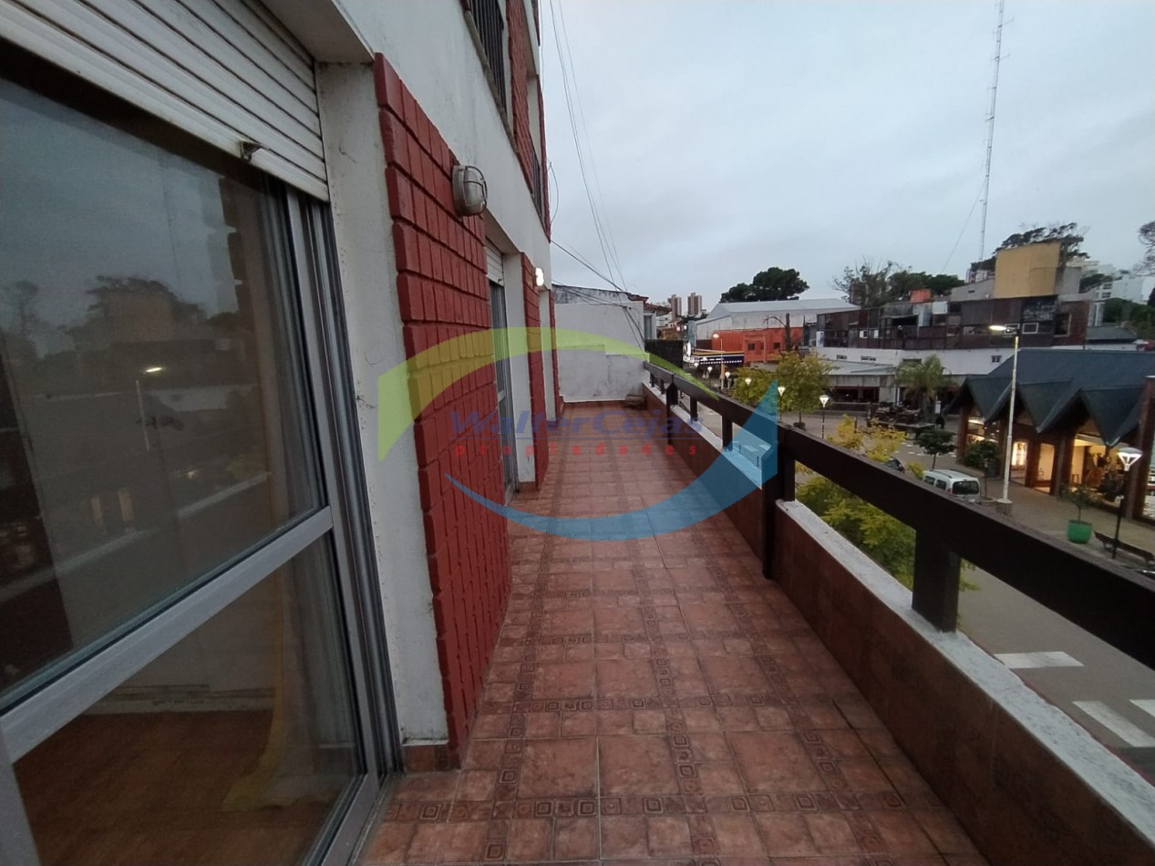 DEPARTAMENTO 4 AMBIENTES CON TERRAZA PROPIA - ZONA CENTRO