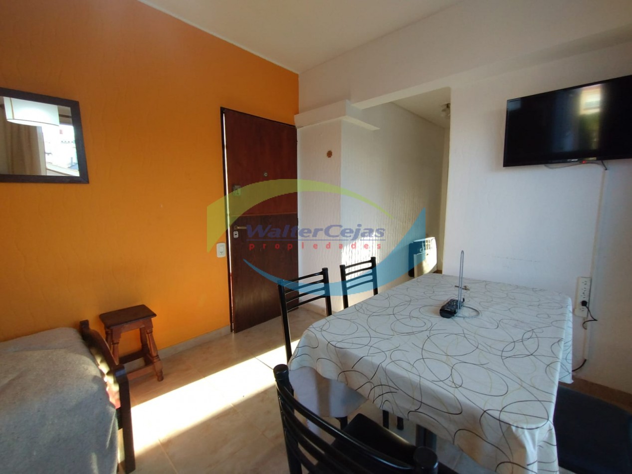 DEPARTAMENTO 2 AMBIENTES - GESELL CENTRO - GAS NATURAL Y COCHERA 
