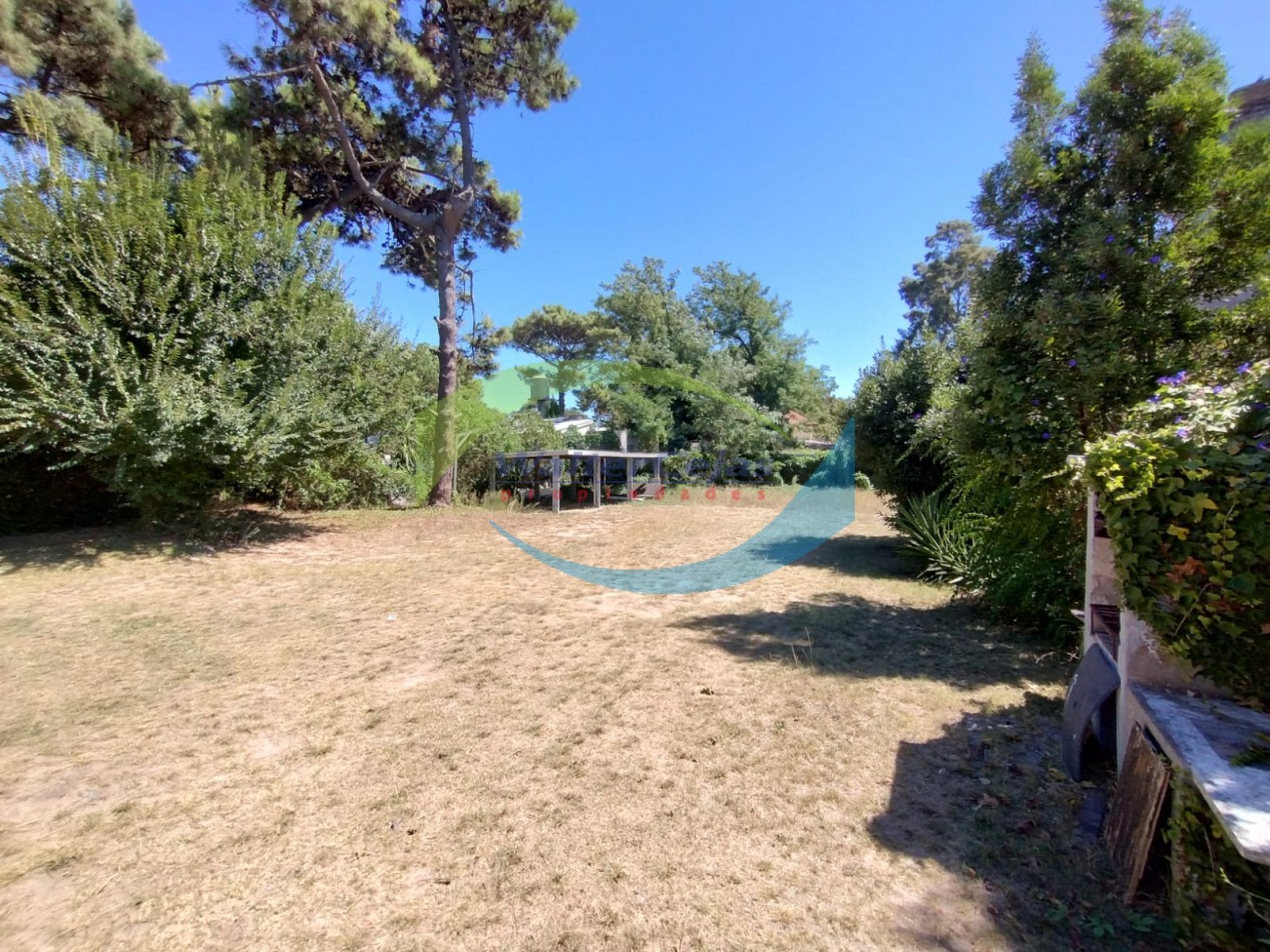 CASA EN VENTA SOBRE LOTE MULTIFAMILIAR HOTELERO