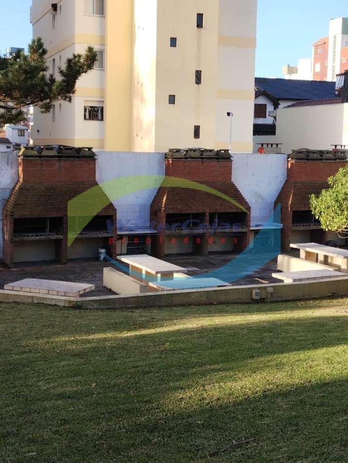 DEPARTAMENTO 2 AMBIENTES - GESELL CENTRO - GAS NATURAL Y COCHERA 