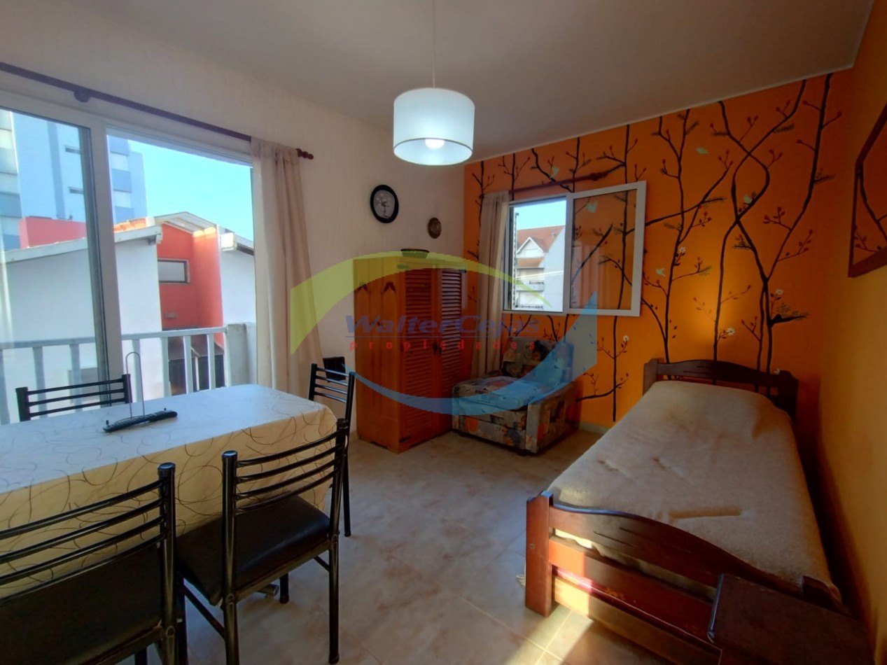 DEPARTAMENTO 2 AMBIENTES - GESELL CENTRO - GAS NATURAL Y COCHERA 