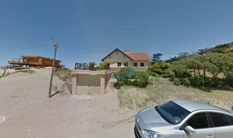 CASA CON VISTA AL MAR