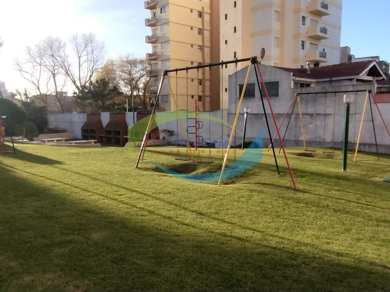 DEPARTAMENTO 2 AMBIENTES - GESELL CENTRO - GAS NATURAL Y COCHERA 