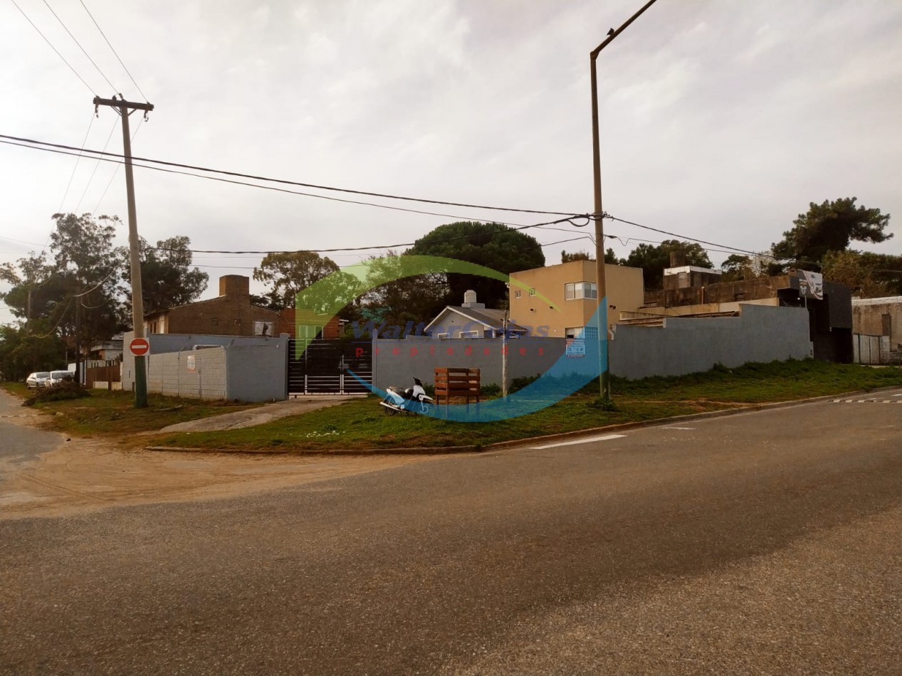 CASA 4 AMBIENTES - SOBRE LOTE COMERCIAL - GESELL ZUR - BOULEVARD 