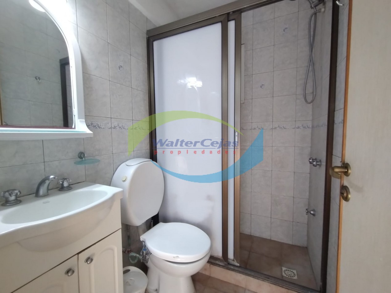 DEPARTAMENTO 2 AMBIENTES - GESELL CENTRO - GAS NATURAL Y COCHERA 