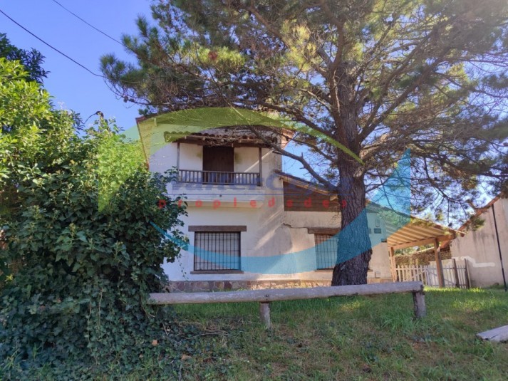 CASA 4 AMBIENTES - SOBRE LOTE MULTIFAMILIAR HOTELERO - GESELL CENTRO 