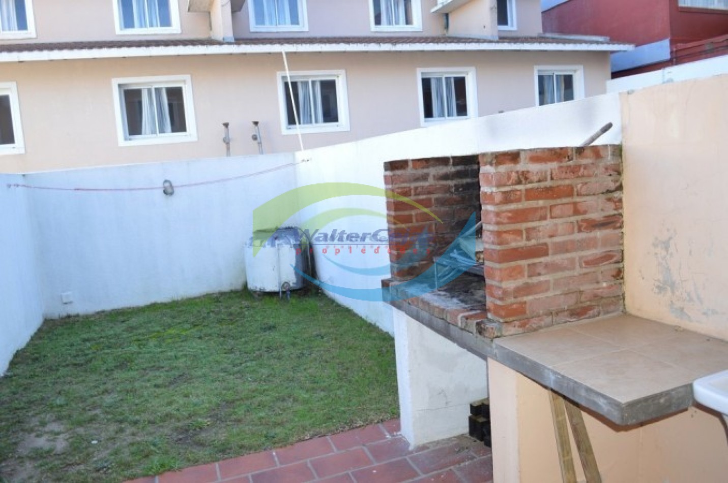 TRIPLEX 4 AMBIENTES - TODOS LOS SERVICIOS - GESELL CENTRO 