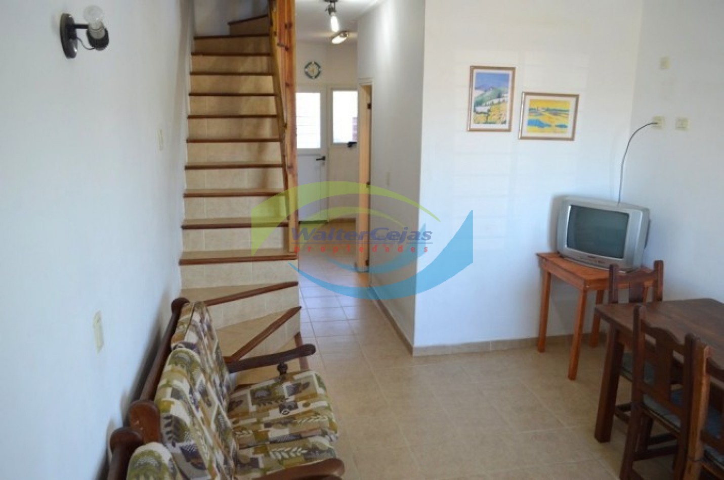 TRIPLEX 4 AMBIENTES - TODOS LOS SERVICIOS - GESELL CENTRO 