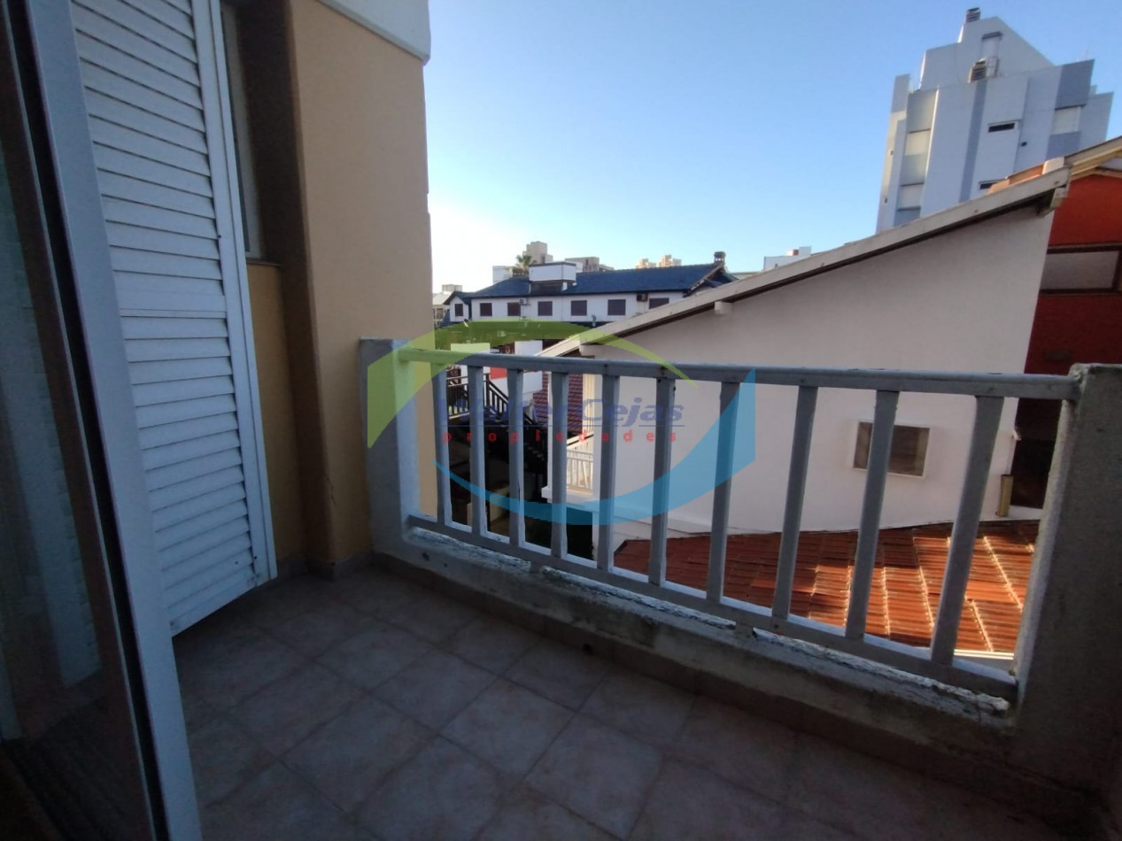 DEPARTAMENTO 2 AMBIENTES - GESELL CENTRO - GAS NATURAL Y COCHERA 