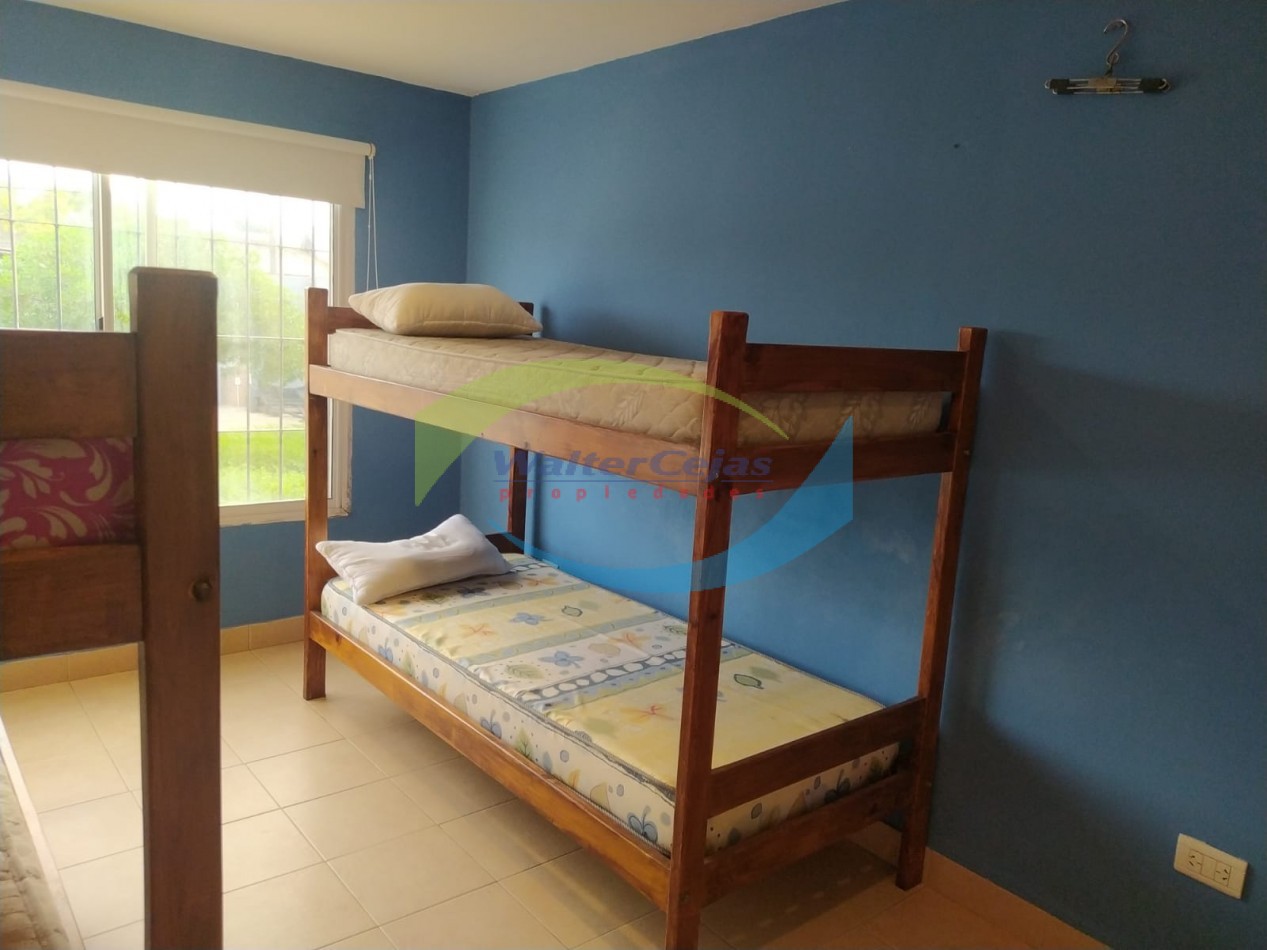 CASA 4 AMBIENTES - SOBRE LOTE COMERCIAL - GESELL ZUR - BOULEVARD 