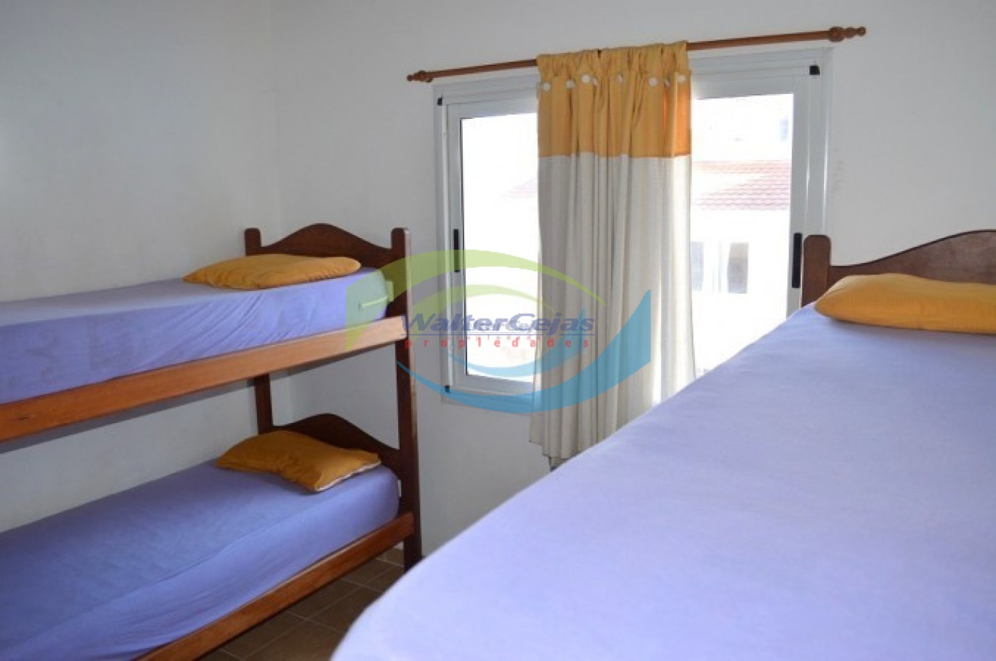TRIPLEX 4 AMBIENTES - TODOS LOS SERVICIOS - GESELL CENTRO 