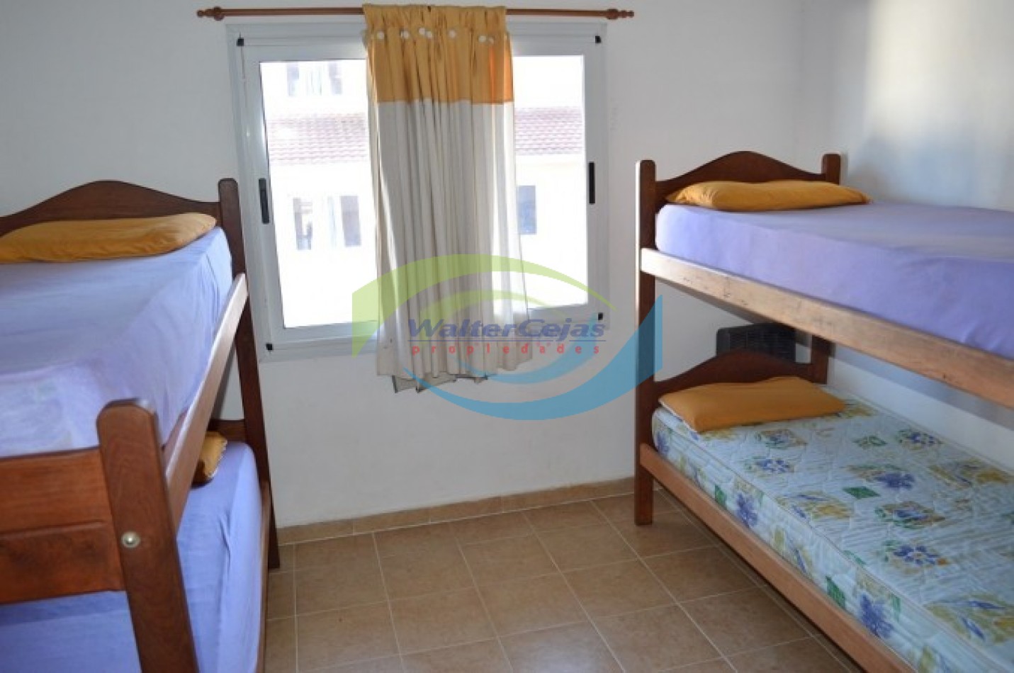 TRIPLEX 4 AMBIENTES - TODOS LOS SERVICIOS - GESELL CENTRO 