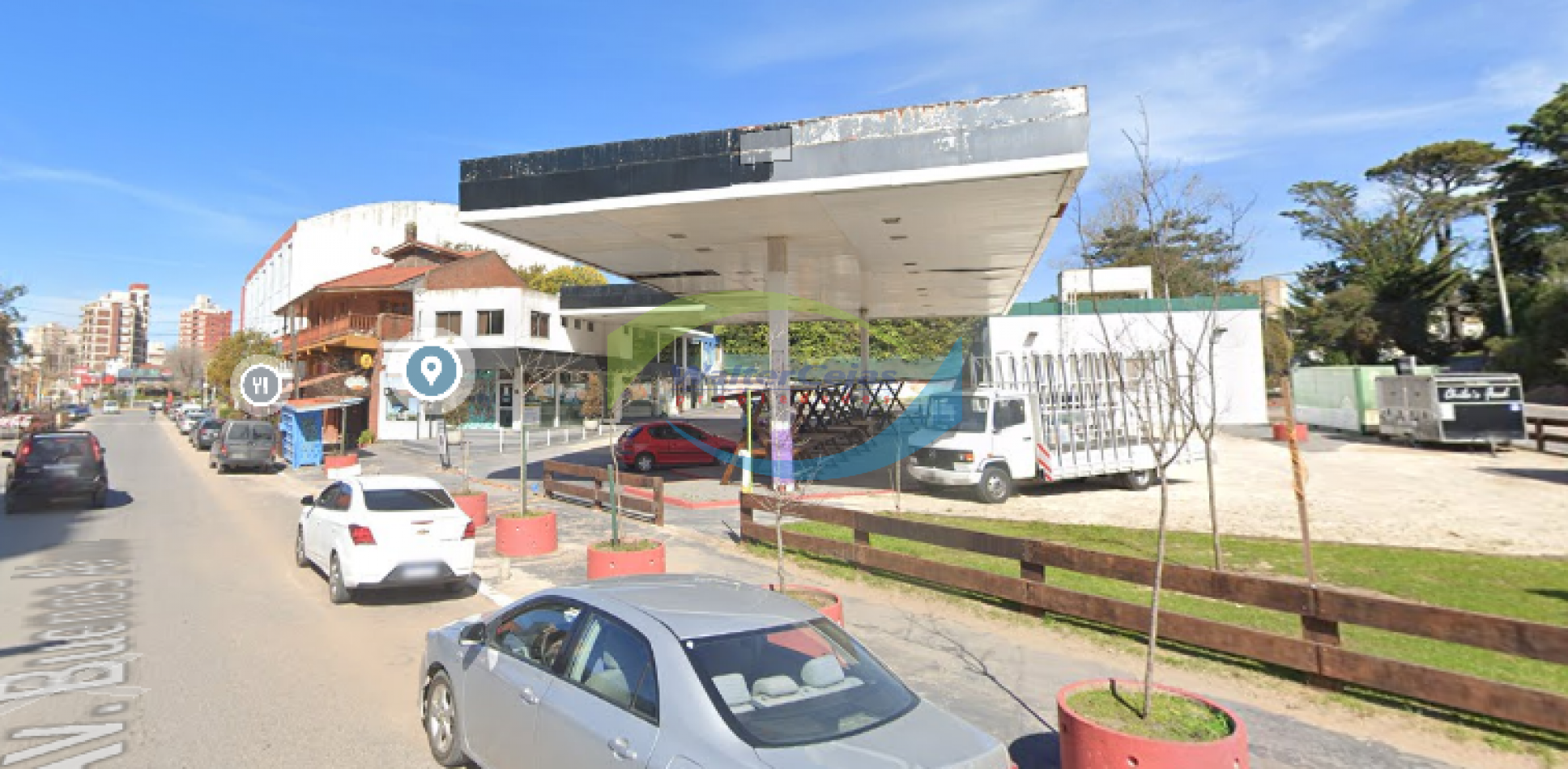 LOTE CON MEJORAS - INMEJORABLE UBICACION 