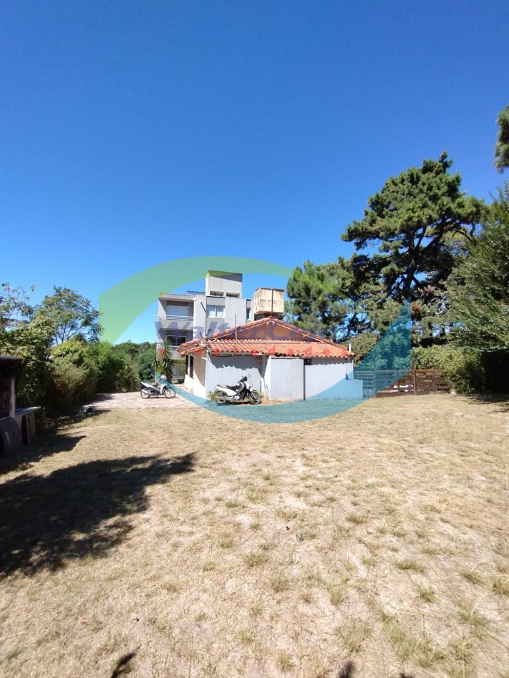 CASA EN VENTA SOBRE LOTE MULTIFAMILIAR HOTELERO