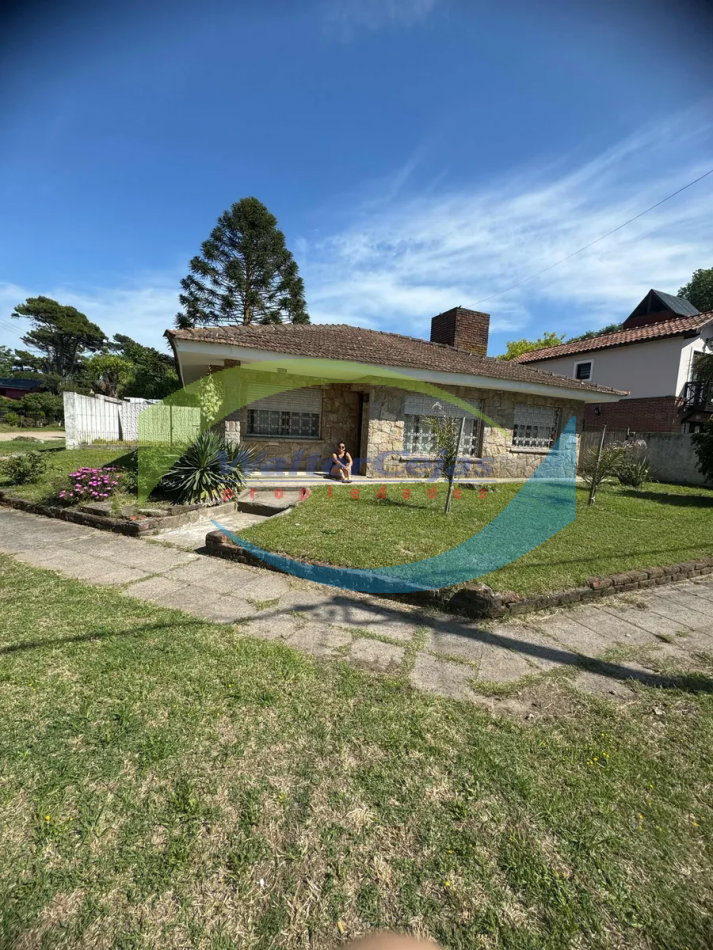 CASA 5 AMBIENTES - GESELL CENTRO - 