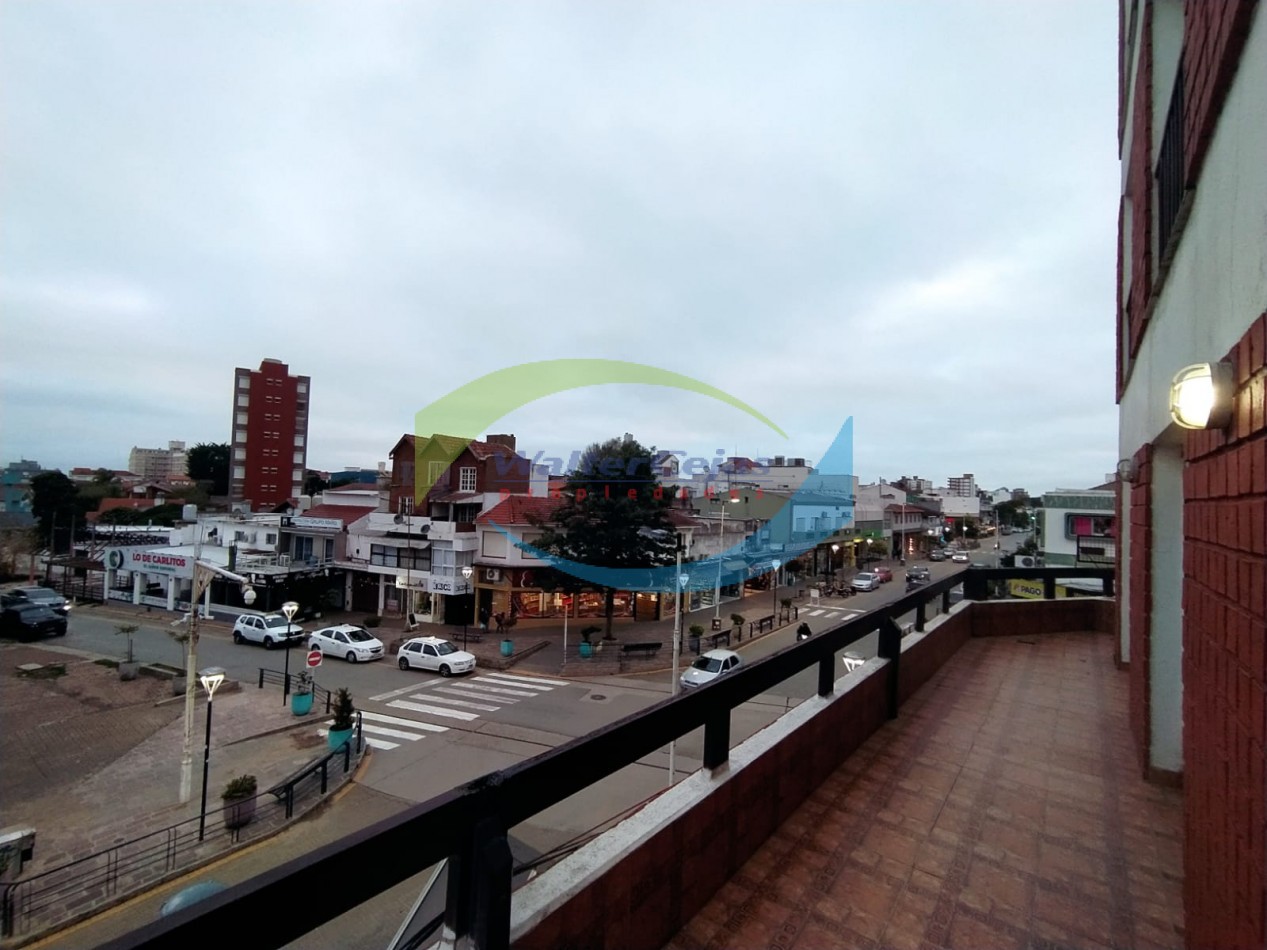 DEPARTAMENTO 4 AMBIENTES CON TERRAZA PROPIA - ZONA CENTRO