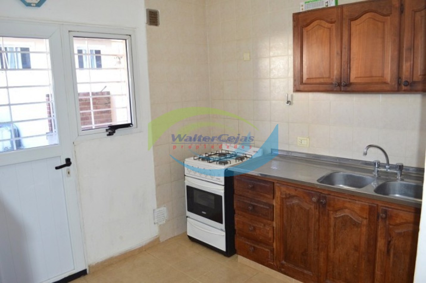  TRIPLEX 4 AMBIENTES - TODOS LOS SERVICIOS - VISTA AL MAR - GESELL CENTRO 