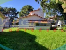 CASA 4 AMBIENTES - SOBRE LOTE MULTIFAMILIAR HOTELERO - GESELL CENTRO 