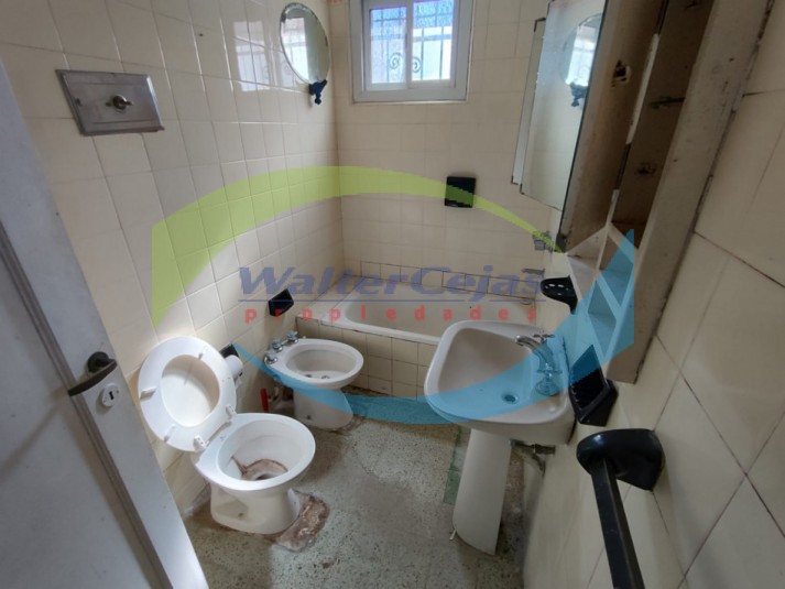 CASA 4 AMBIENTES - SOBRE LOTE MULTIFAMILIAR HOTELERO - GESELL CENTRO 