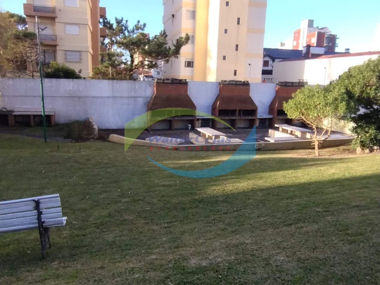 DEPARTAMENTO 2 AMBIENTES - GESELL CENTRO - GAS NATURAL Y COCHERA 