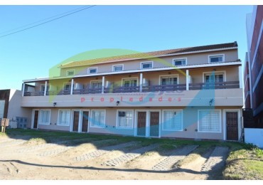 TRIPLEX 4 AMBIENTES - TODOS LOS SERVICIOS - GESELL CENTRO 