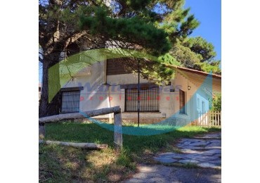 CASA 4 AMBIENTES - SOBRE LOTE MULTIFAMILIAR HOTELERO - GESELL CENTRO 
